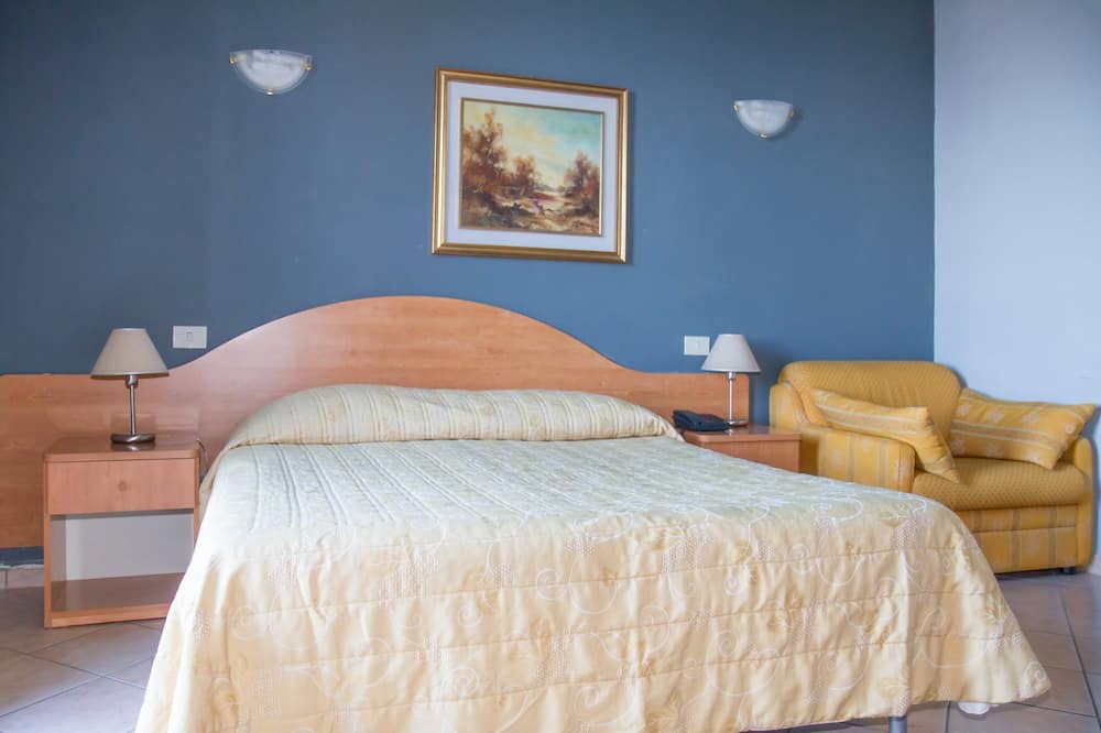 Photo of Bedroom in Patti