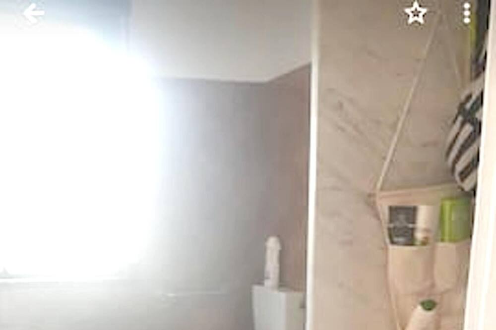 Photo of Bathroom in Acate