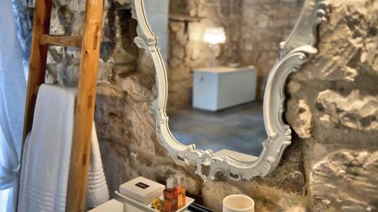 Photo of Others in Noto