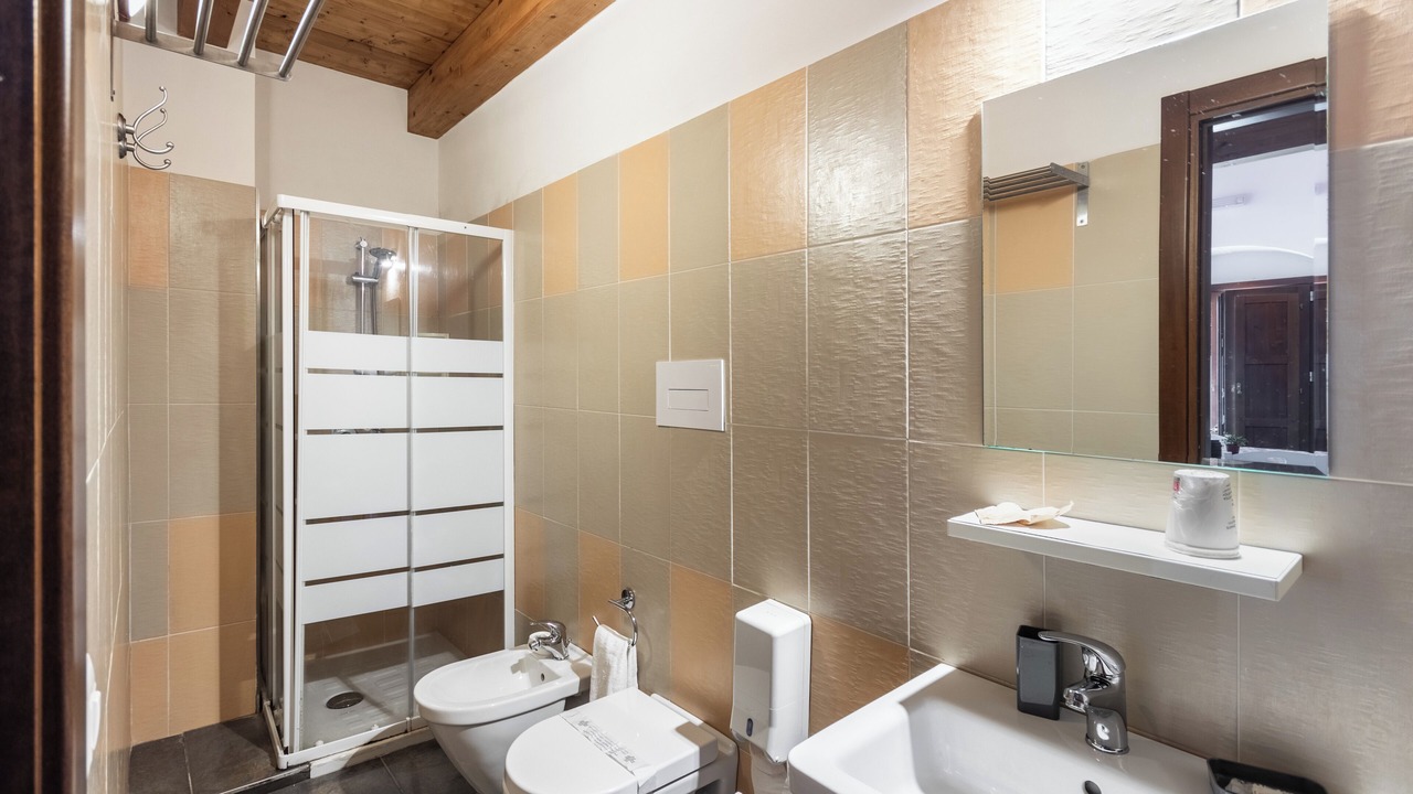 Photo of Bathroom in Avola