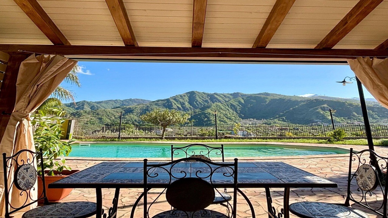 Photo of Patio Balcony in Mitogio