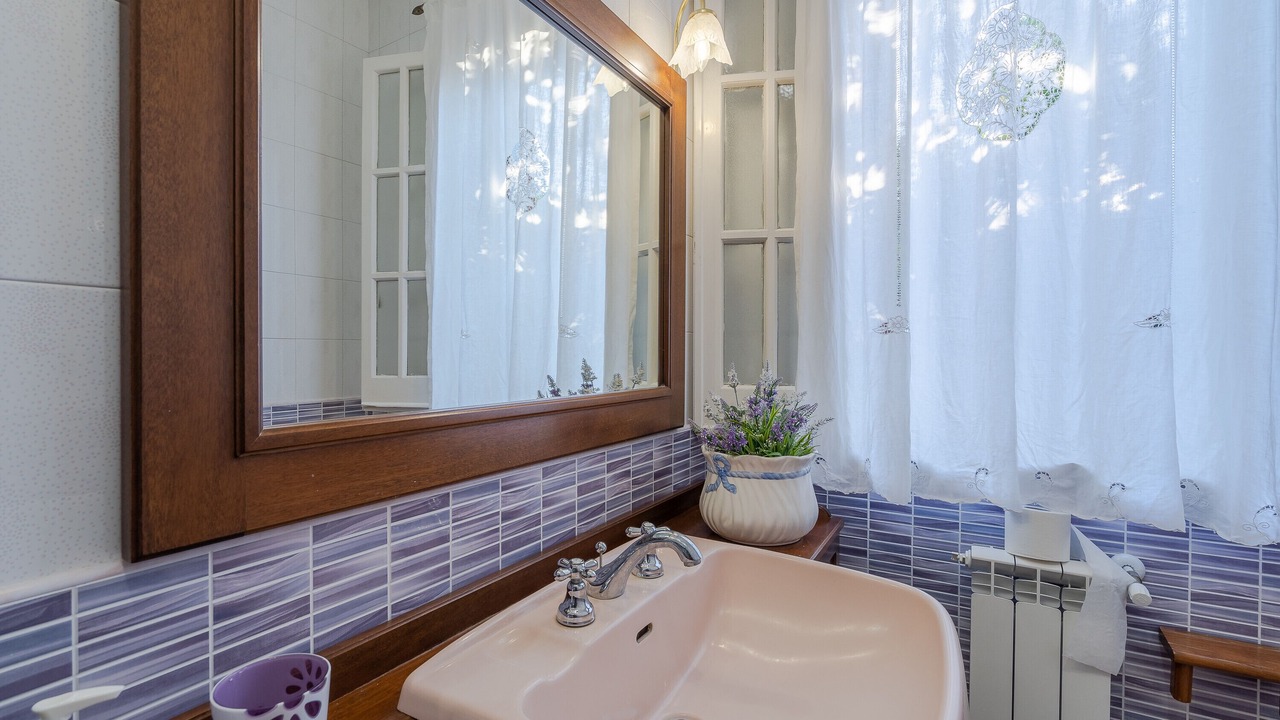 Photo of Bathroom in Brucoli