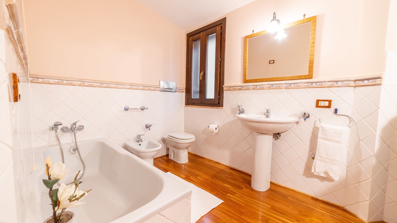 Photo of Bathroom in Carini