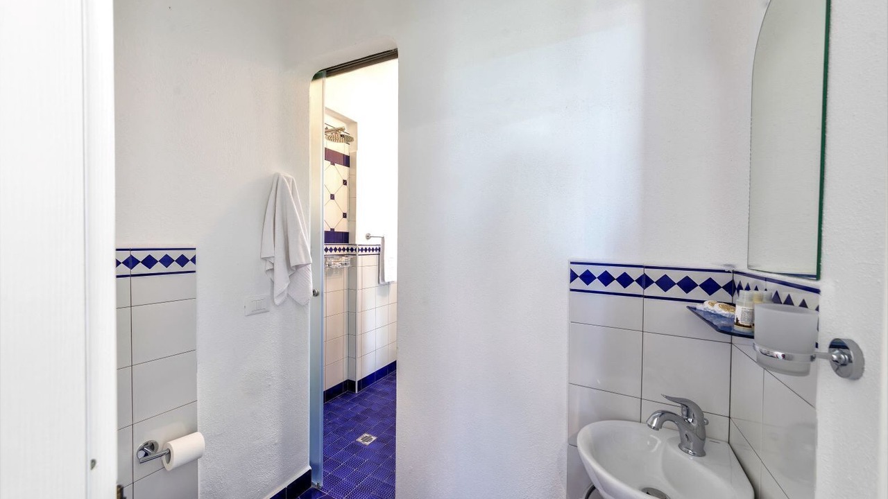 Photo of Bathroom in Forio