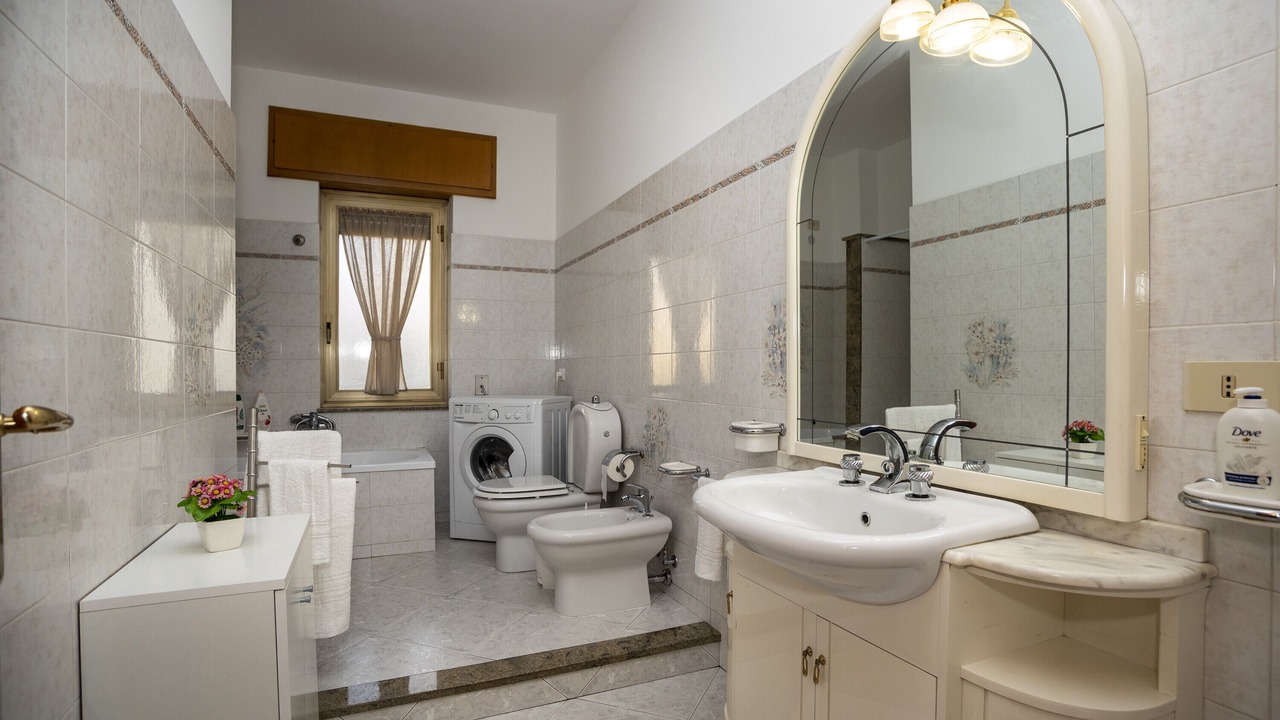 Photo of Bathroom in Capri Leone