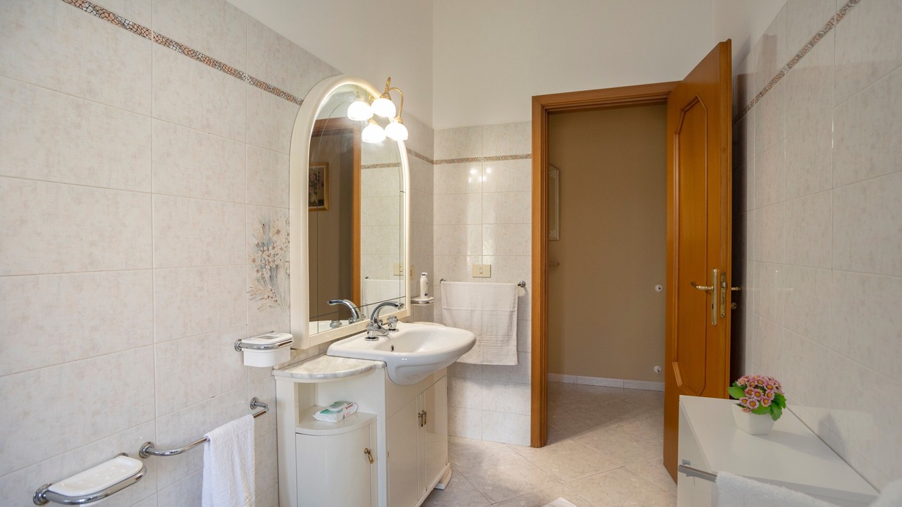 Photo of Bathroom in Capri Leone
