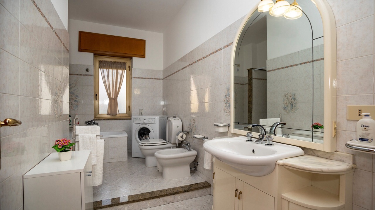 Photo of Bathroom in Capri Leone