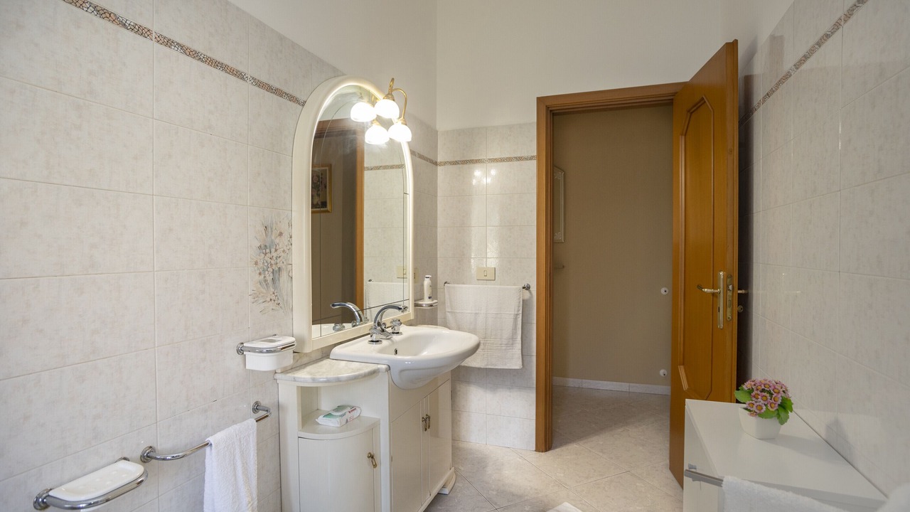Photo of Bathroom in Capri Leone