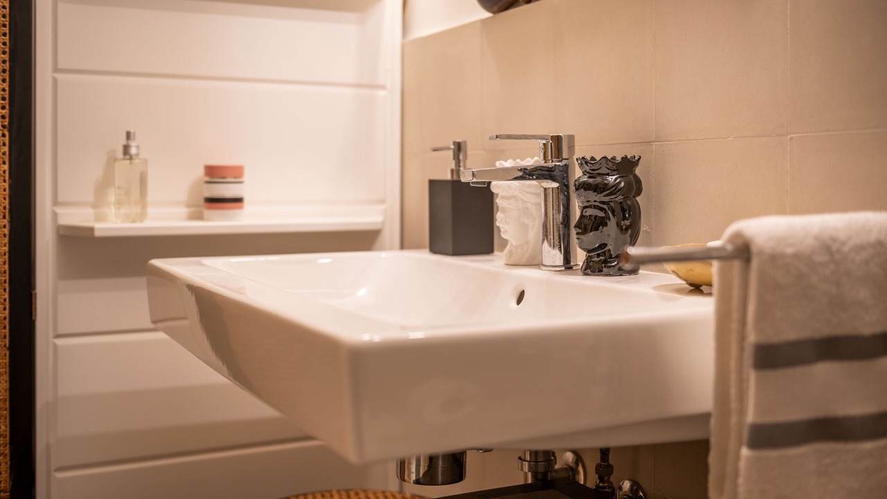 Photo of Bathroom in Noto Historic Centre