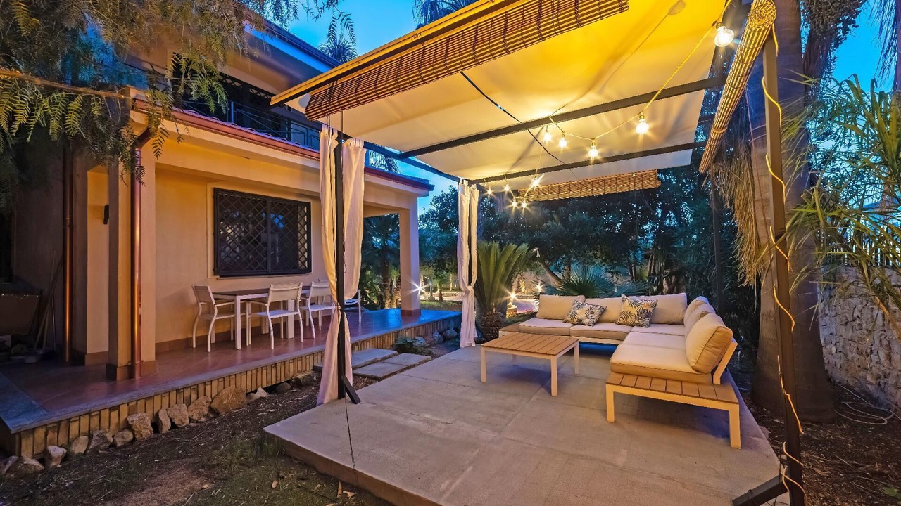 Photo of Patio Balcony in Villa Grazia di Carini