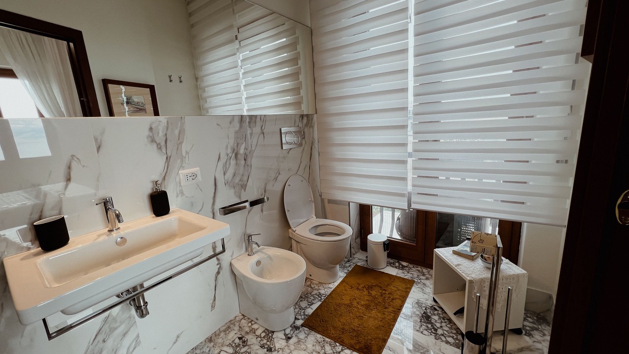 Photo of Bathroom in Picanello-Ognina-Barriera-Canalicchio