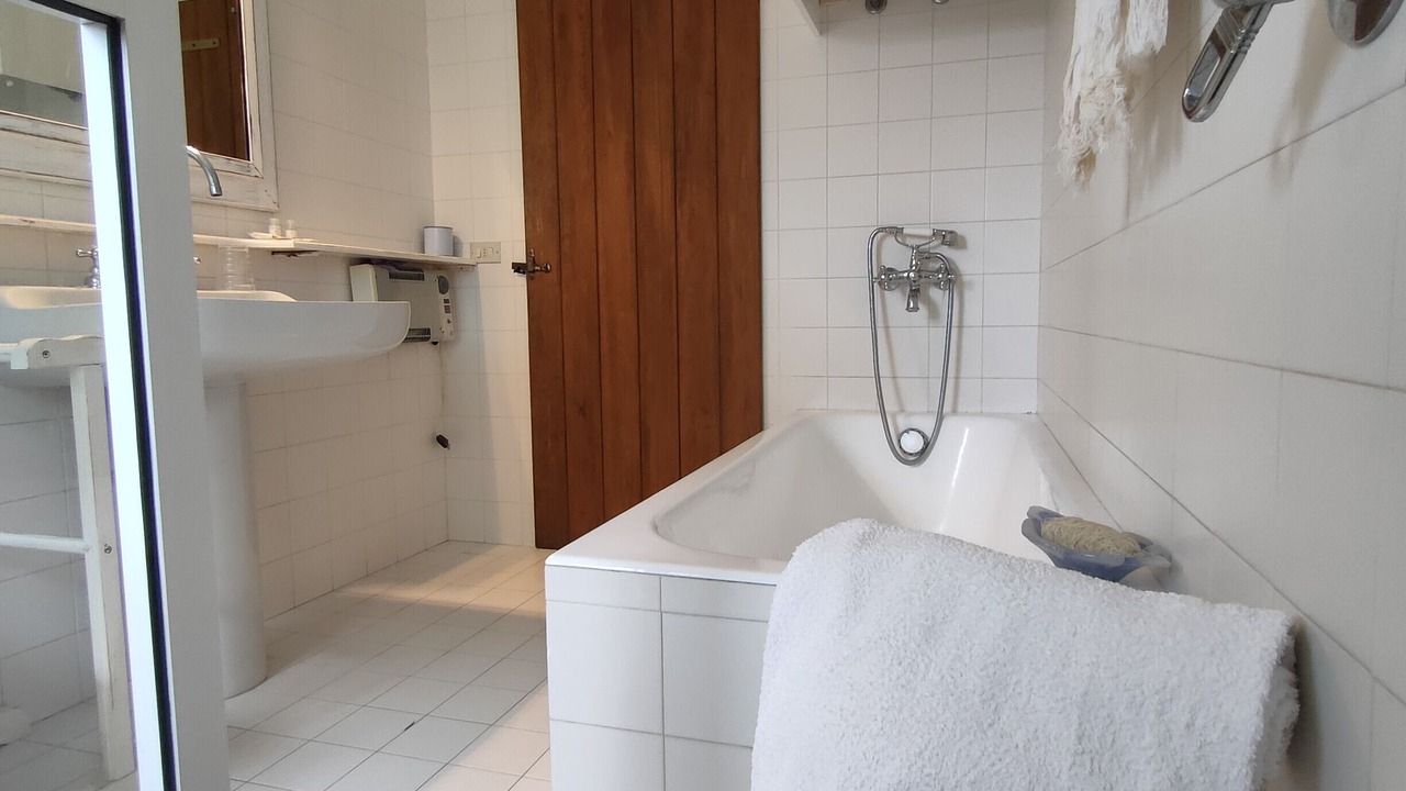 Photo of Bathroom in Palazzolo Acreide Historic Centre