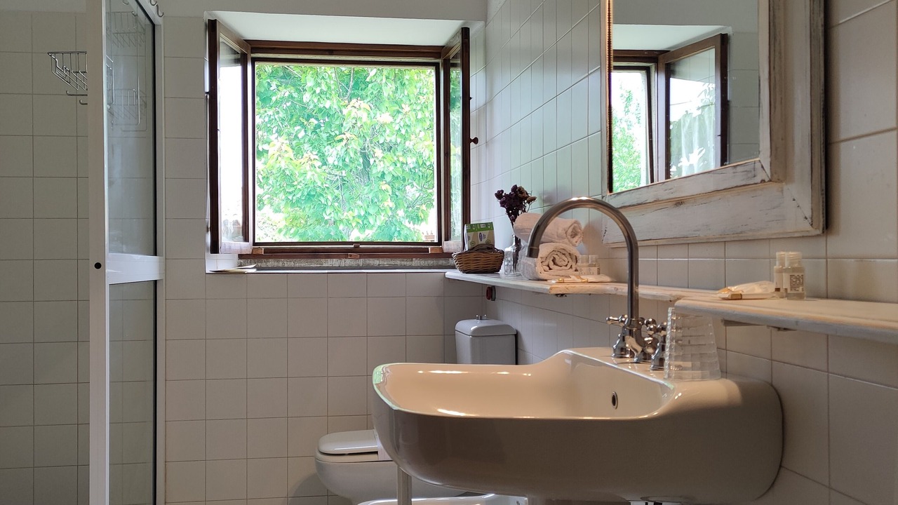 Photo of Bathroom in Palazzolo Acreide Historic Centre