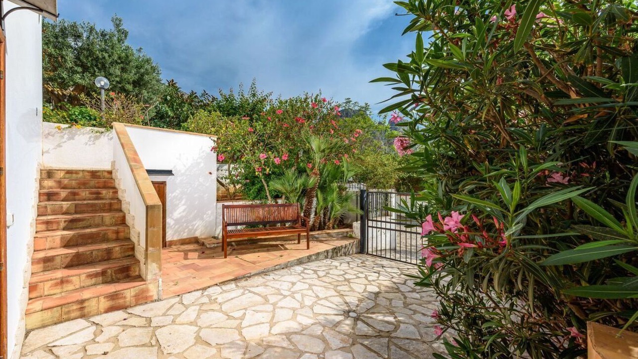 Photo of Patio Balcony in Macari