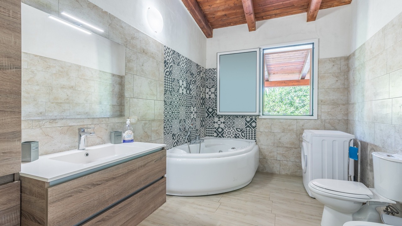 Photo of Bathroom in Avola