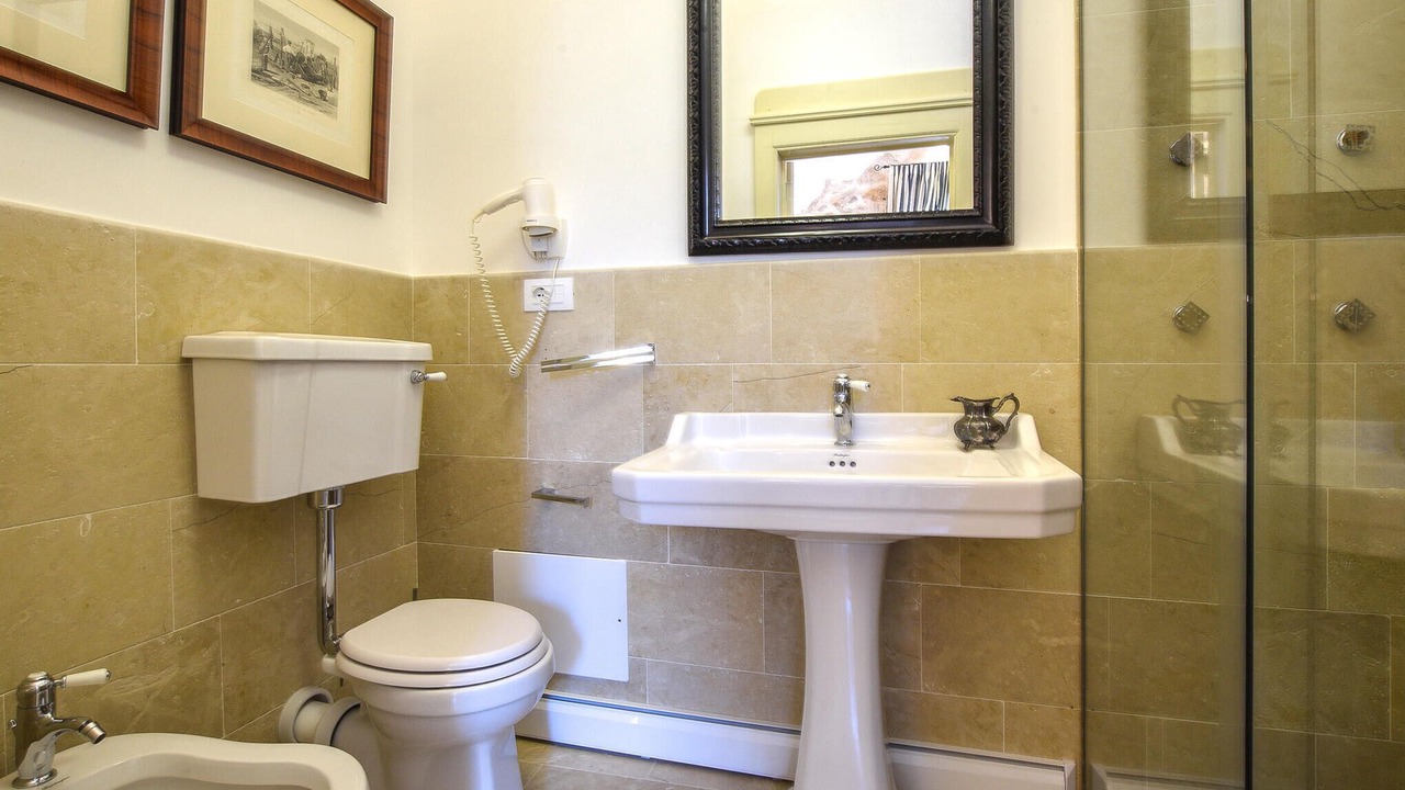 Photo of Bathroom in Palazzolo Acreide Historic Centre