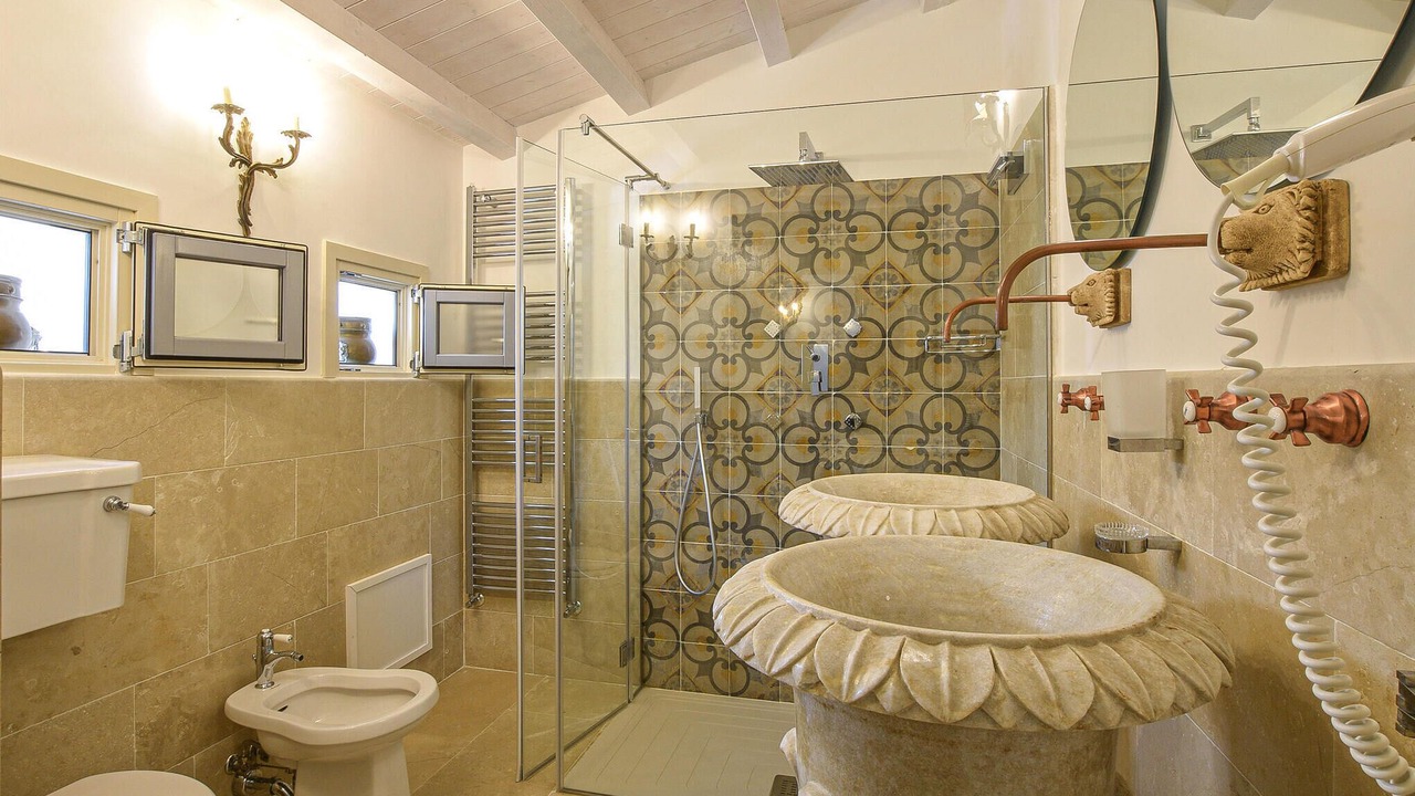 Photo of Bathroom in Palazzolo Acreide Historic Centre
