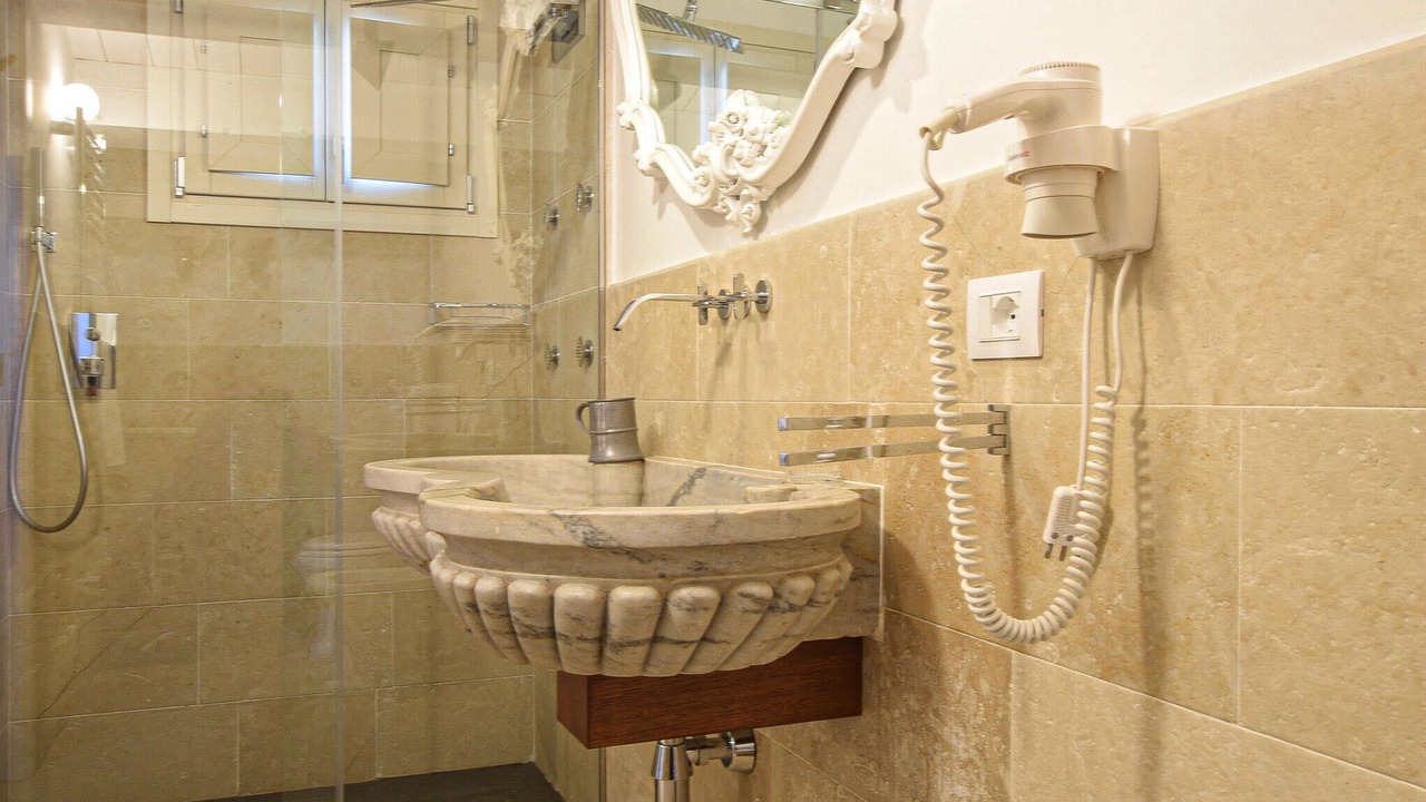 Photo of Bathroom in Palazzolo Acreide Historic Centre