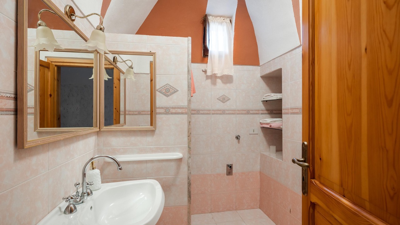 Photo of Bathroom in Pantelleria