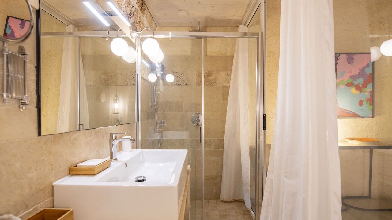 Photo of Bathroom in Avola
