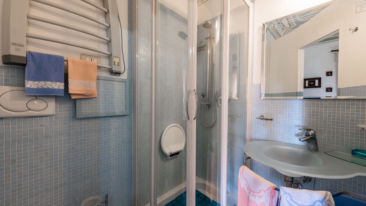 Photo of Bathroom in Leni