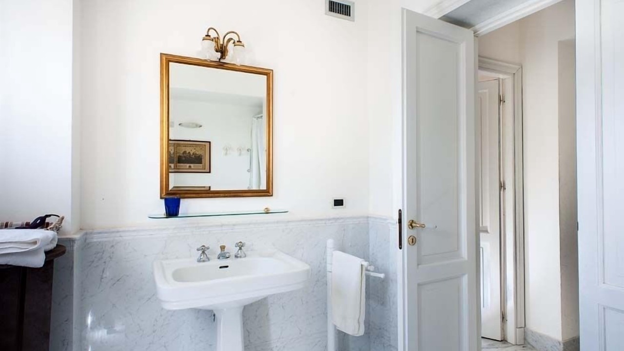 Photo of Bathroom in Paceco