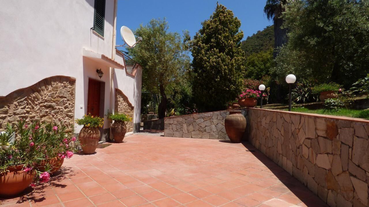 Photo of Outdoor in Patti