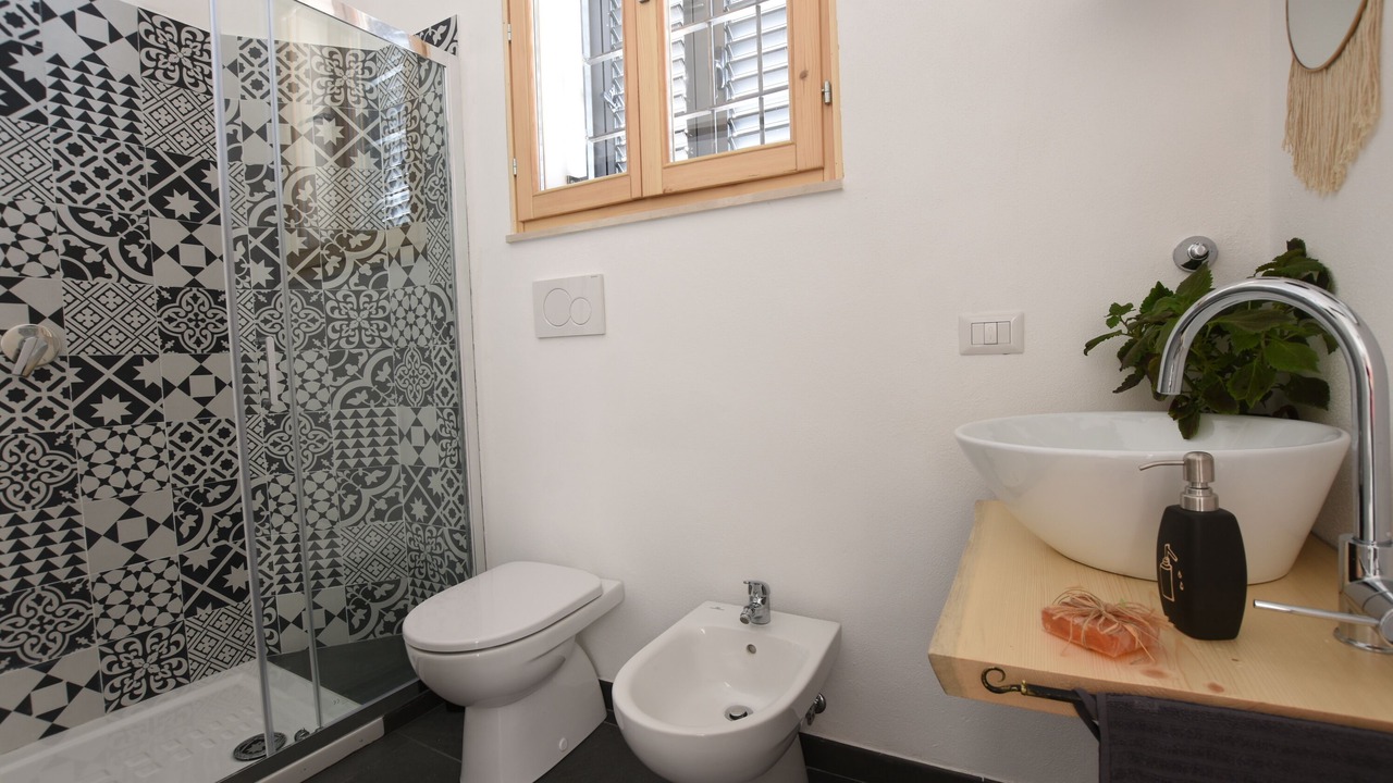 Photo of Bathroom in Palazzolo Acreide Historic Centre
