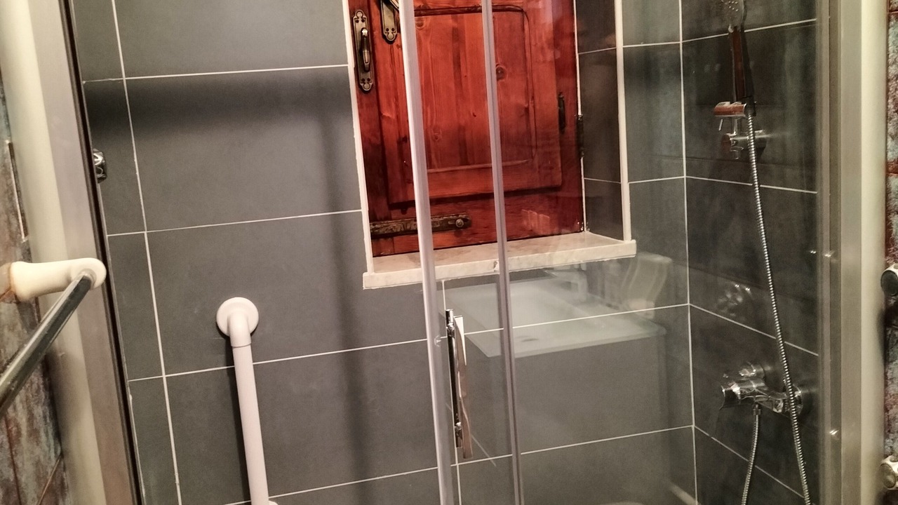 Photo of Bathroom in Pollina
