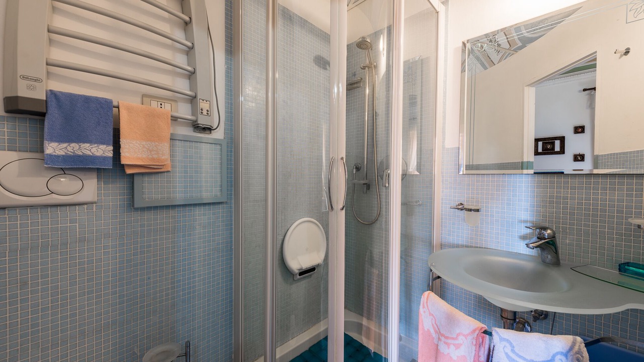 Photo of Bathroom in Leni