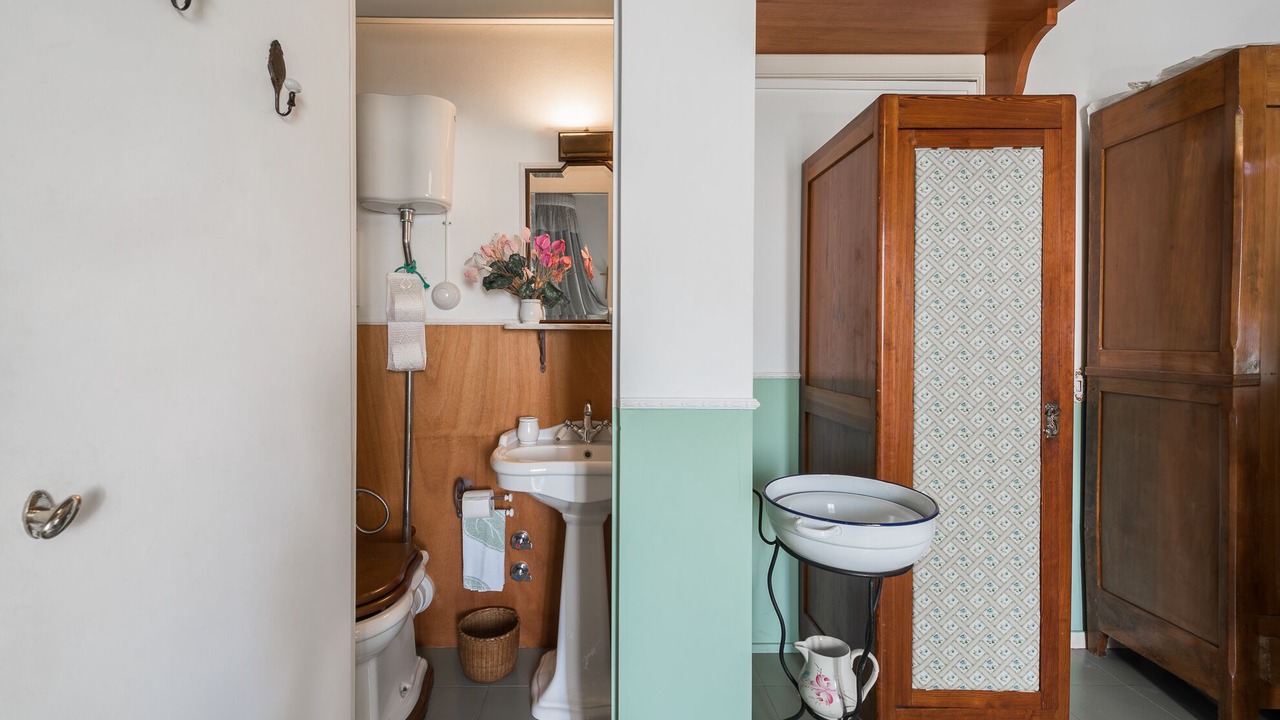 Photo of Bathroom in Leni