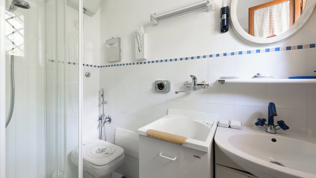 Photo of Bathroom in Leni