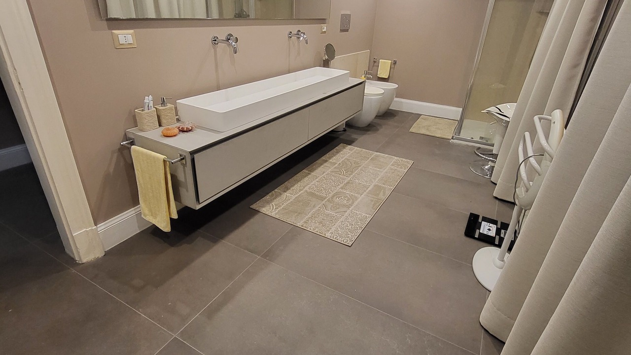 Photo of Bathroom in Picanello-Ognina-Barriera-Canalicchio