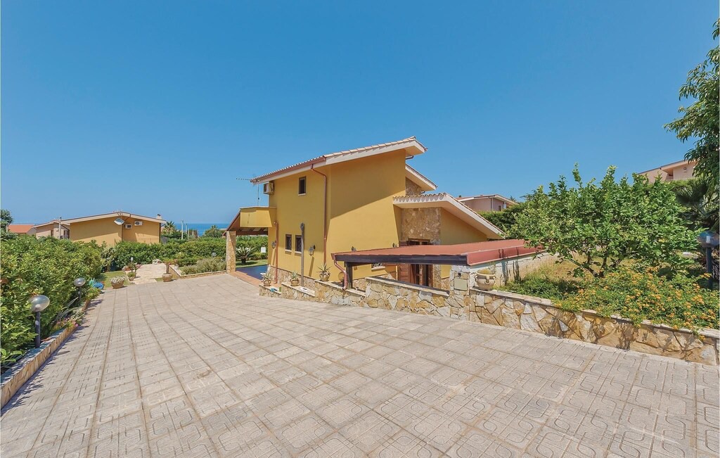 Photo of Buildings in Torre Colonna-sperone