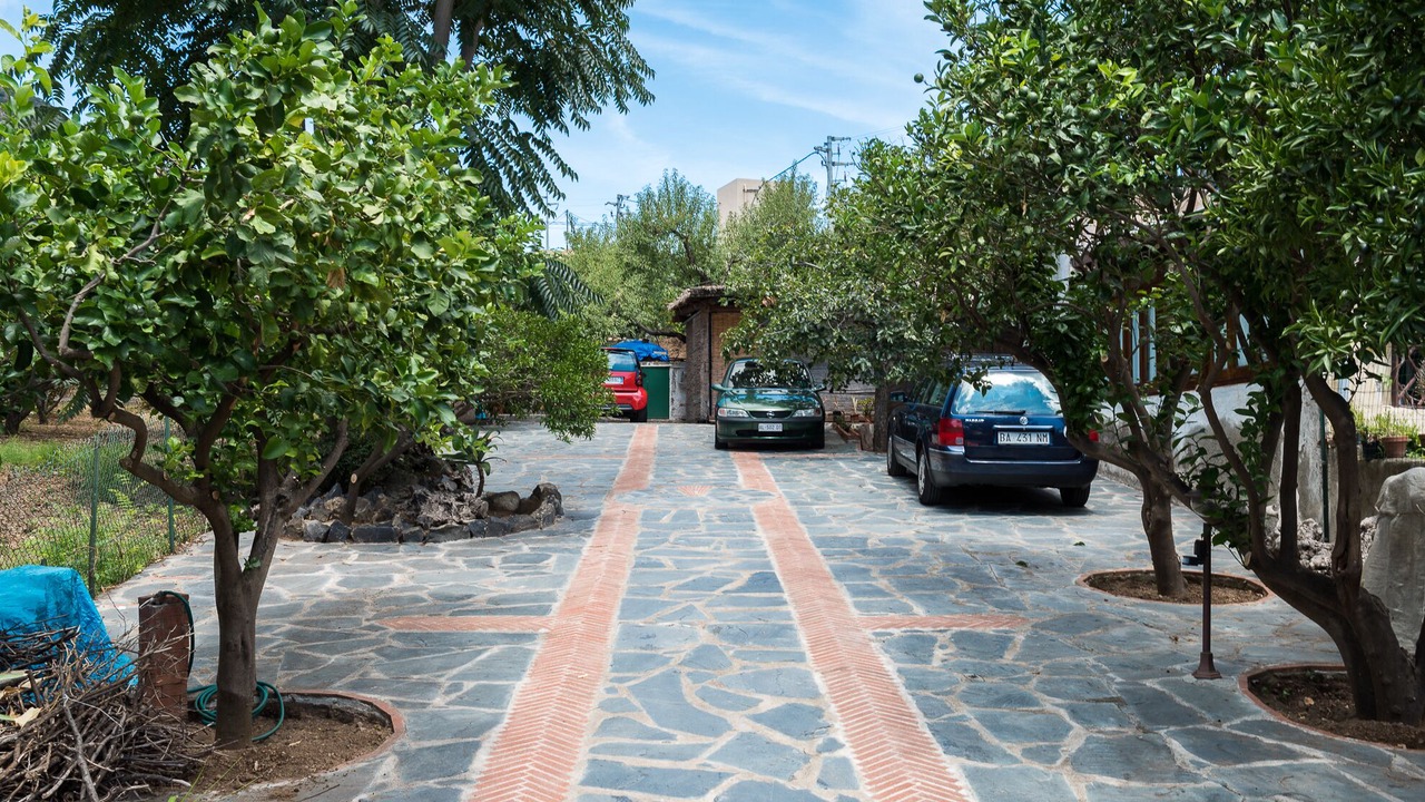 Photo of Outdoor in Leni