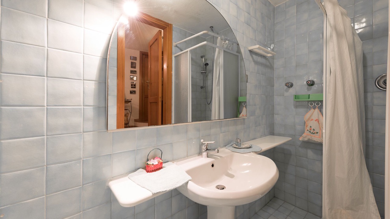 Photo of Bathroom in Leni