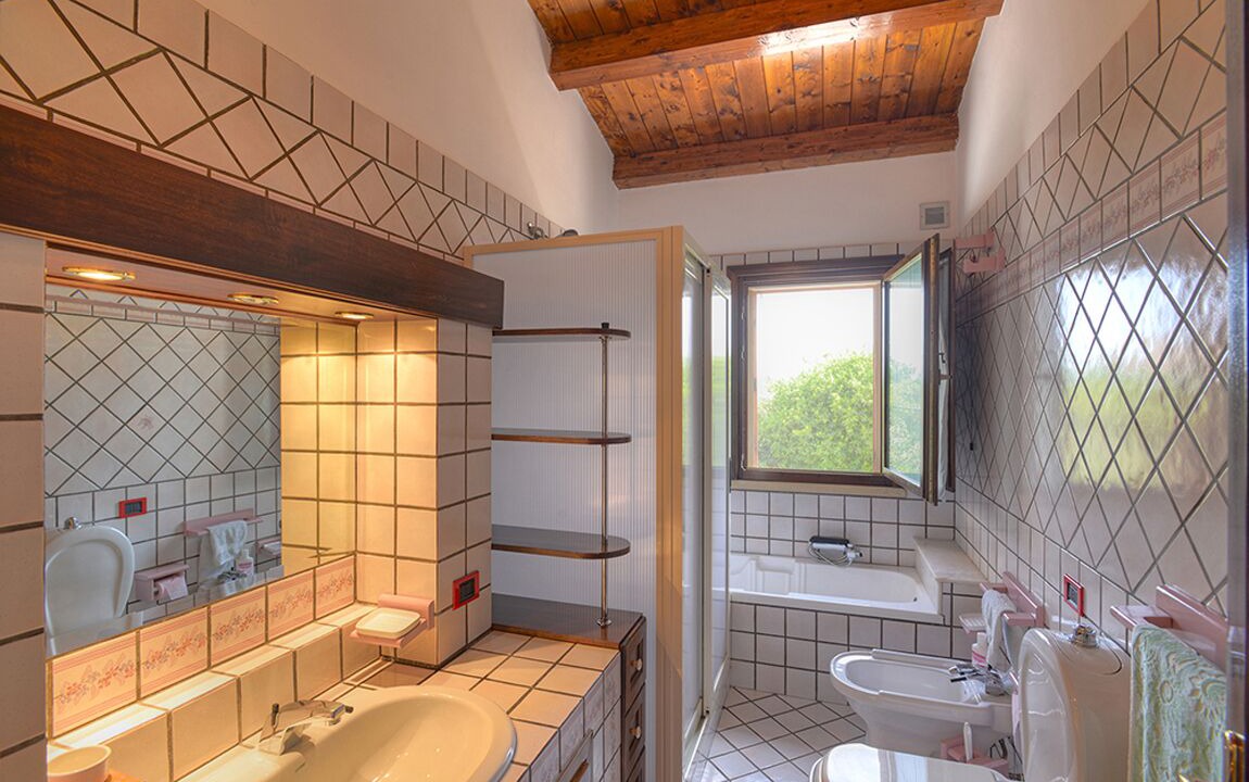 Photo of Bathroom in Solarino