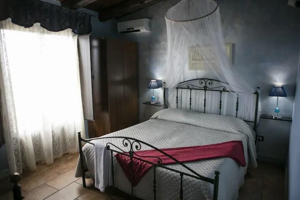 Photo of Bedroom in Avola