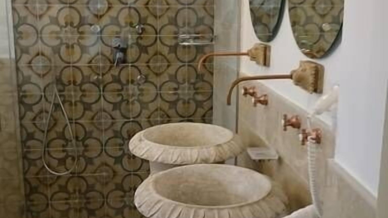 Photo of Bathroom in Palazzolo Acreide Historic Centre
