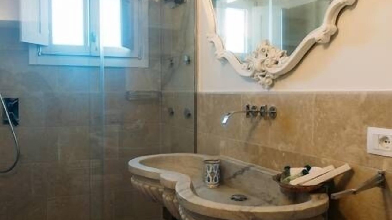 Photo of Bathroom in Palazzolo Acreide Historic Centre