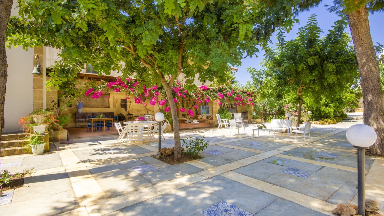 Photo of Outdoor in Arini