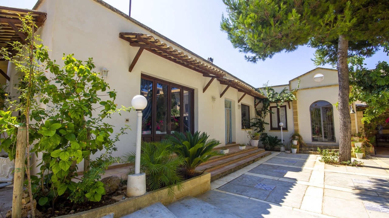 Photo of Outdoor in Arini