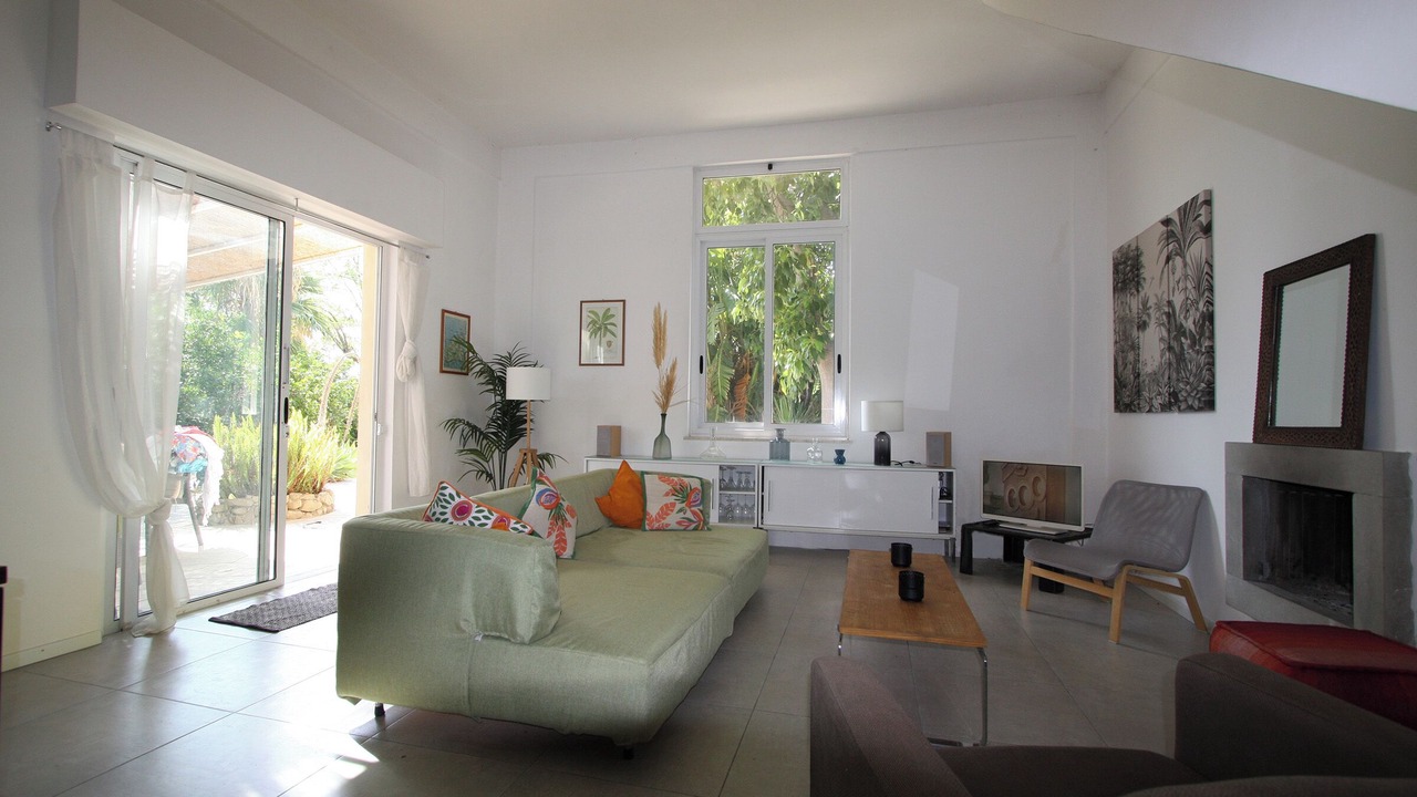 Photo of Livingroom in Mitogio