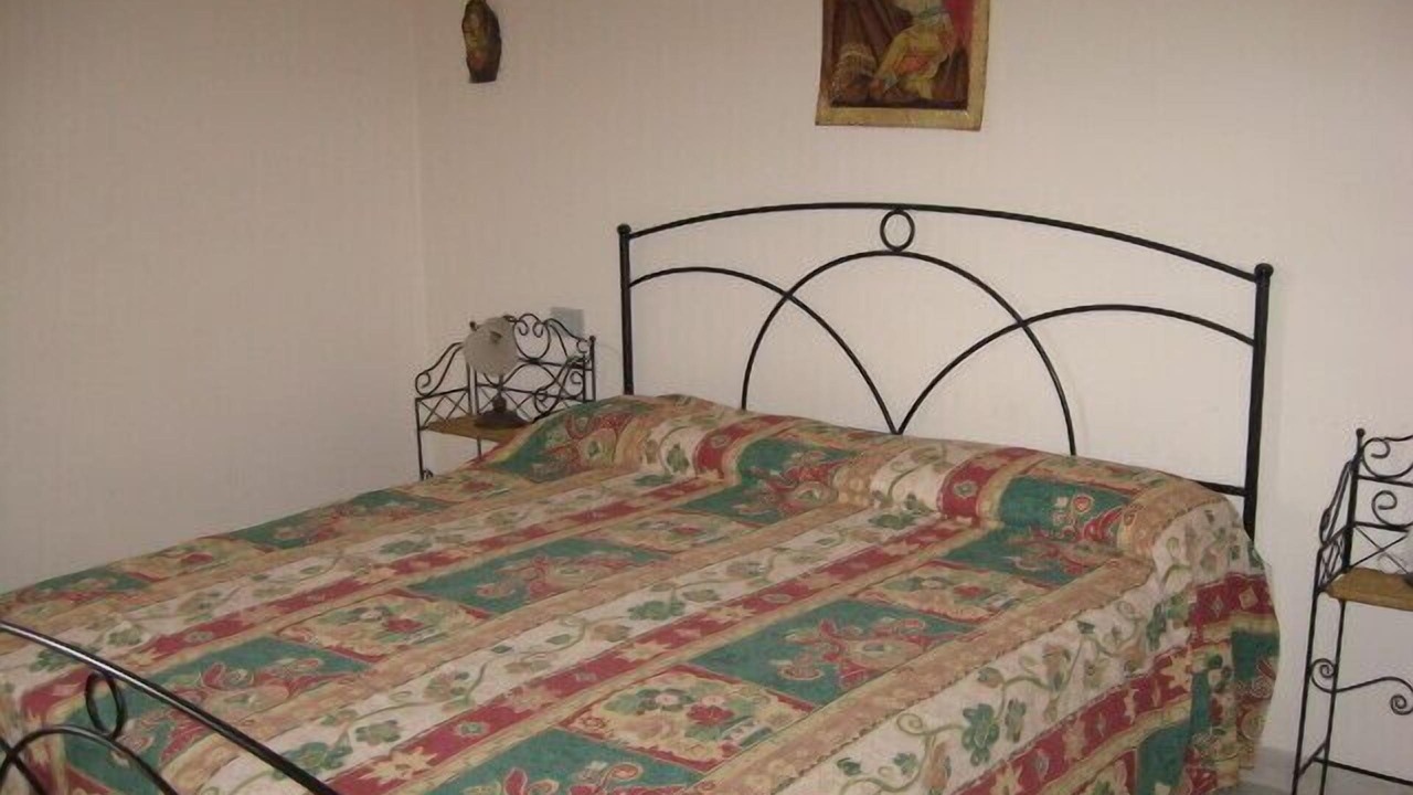 Photo of Bedroom in Patti