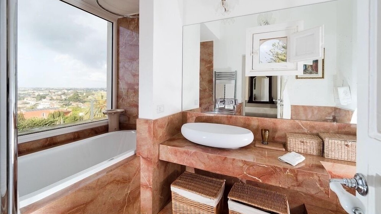 Photo of Bathroom in Arini