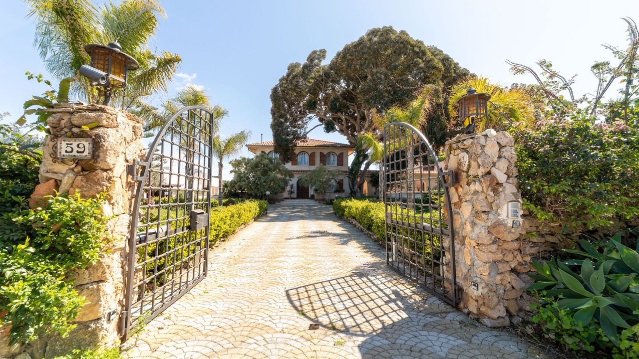 Photo of Outdoor in Arini