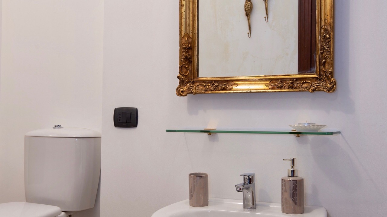 Photo of Bathroom in Noto Historic Centre