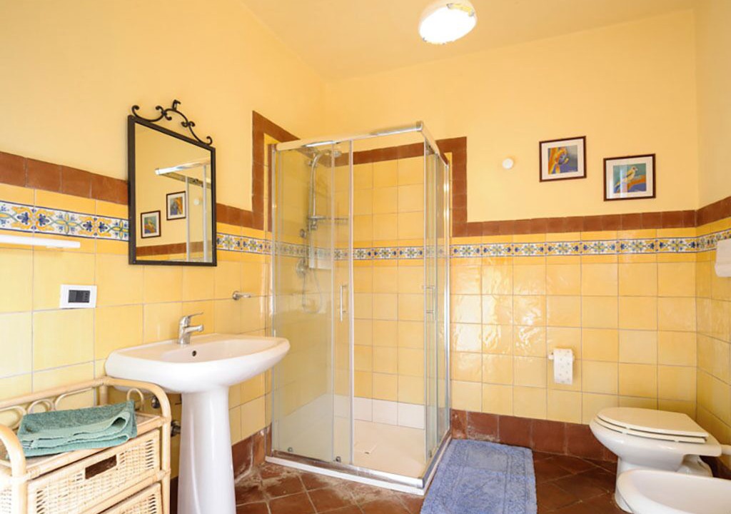 Photo of Bathroom in Patti