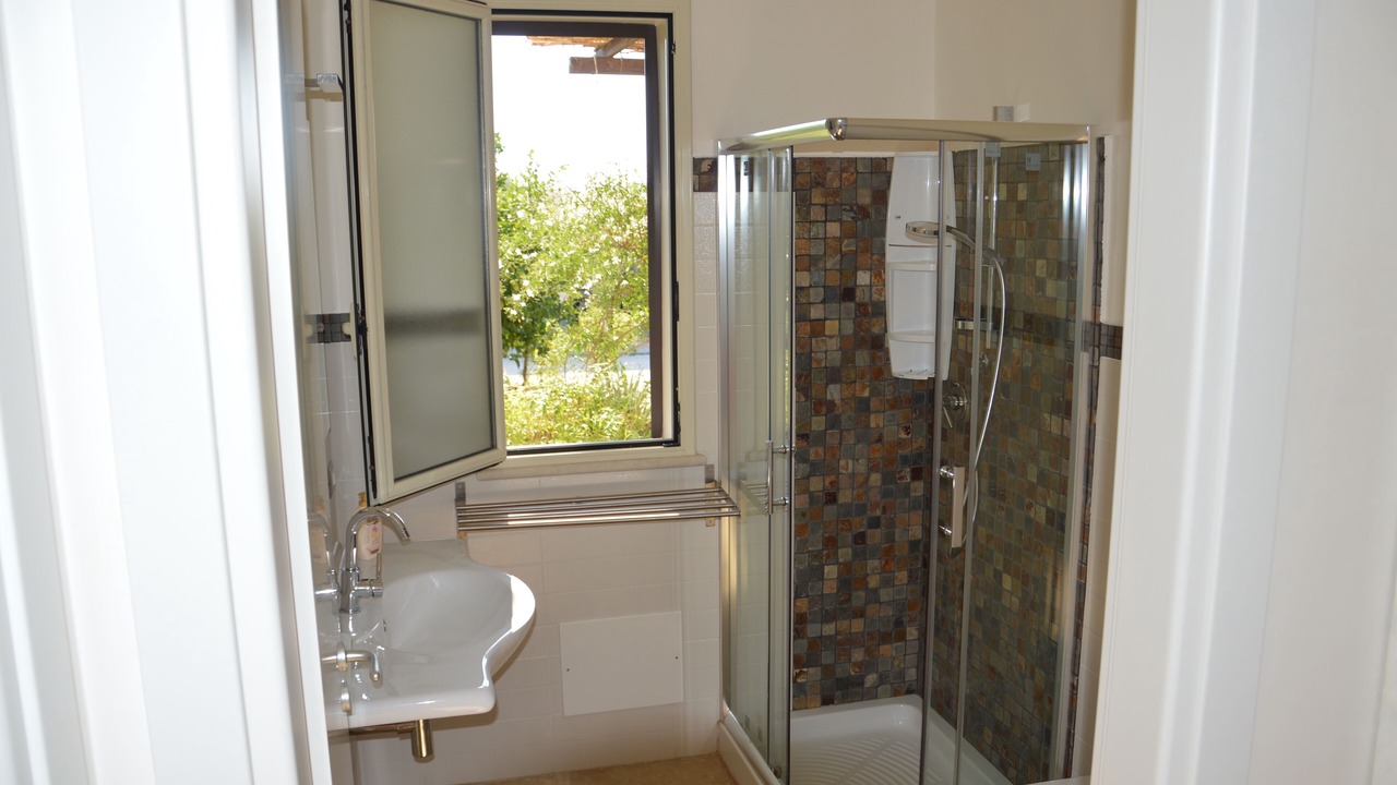 Photo of Bathroom in Avola