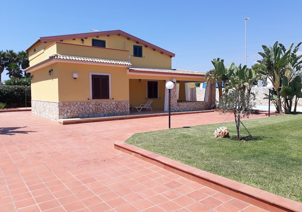 Photo of Buildings in Ognina